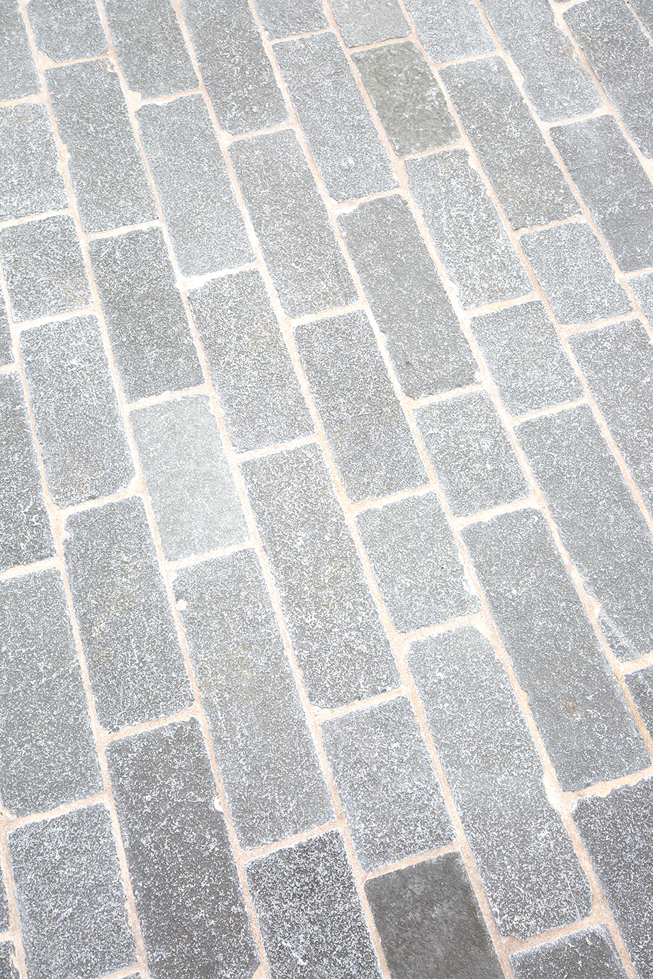 Ashwell Tumbled Limestone Cobbles - Image 3