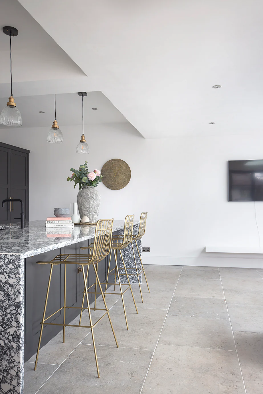 Chartwell Grey Softly Aged Limestone Tiles - Image 5