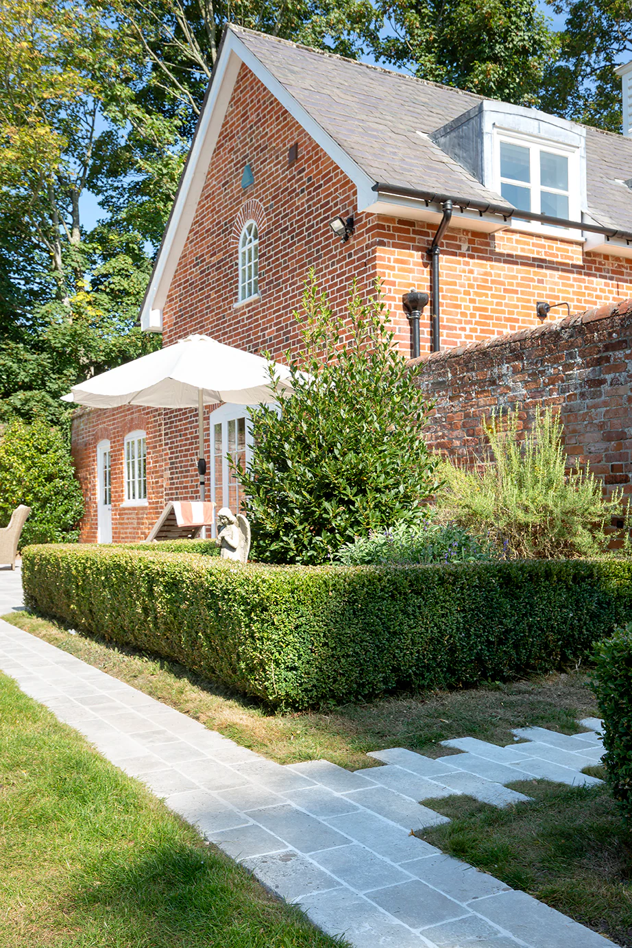 Clermont Gris® Aged Tumbled Limestone Cobbles - Image 3