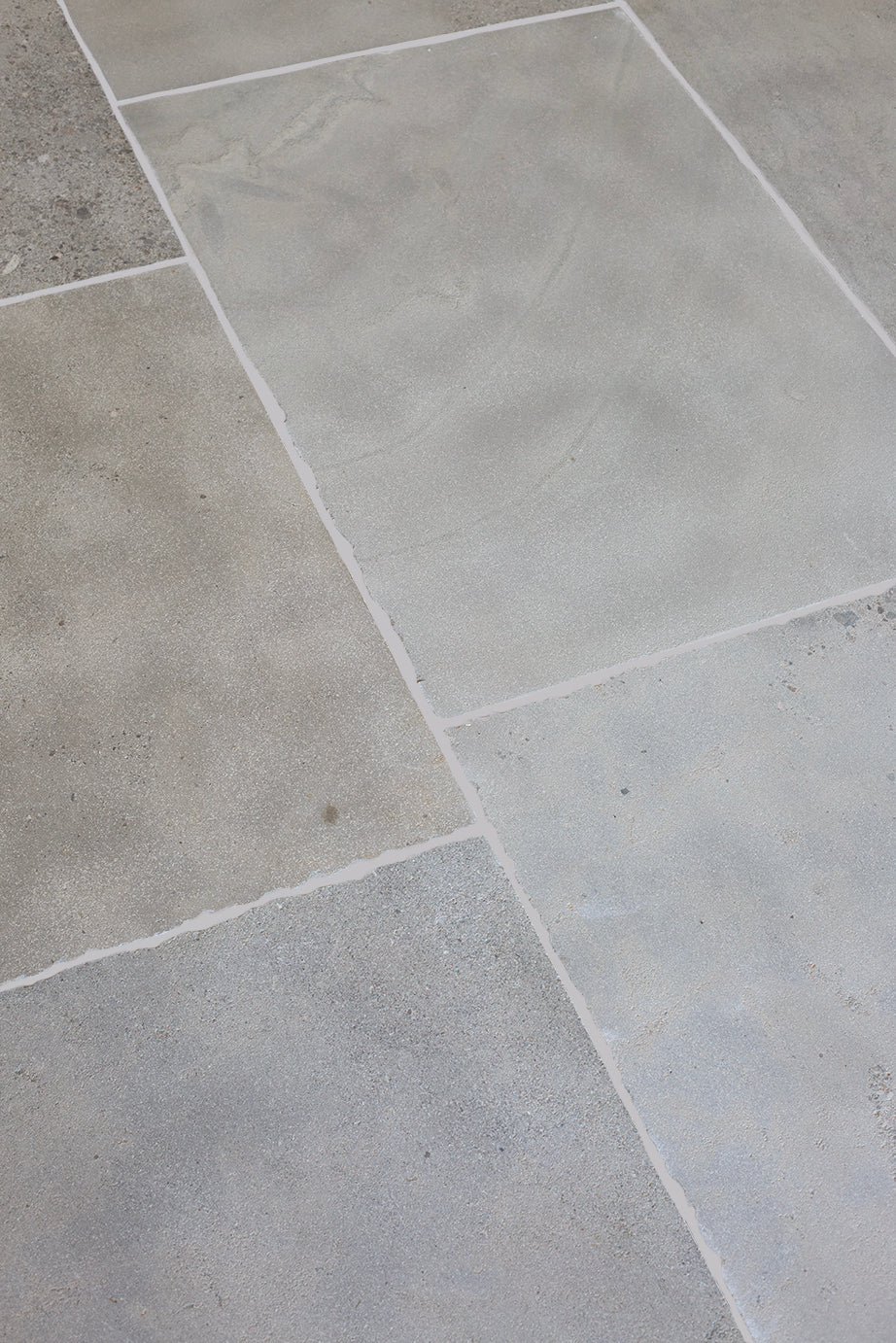 Clermont Gris® Lightly Tumbled Limestone Tiles - Image 8