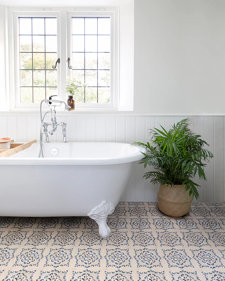 Pamplona Blanco Patterned Porcelain Tiles - Image 3