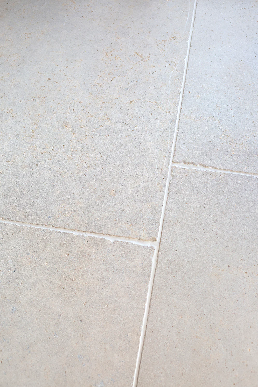 Versailles Softly Aged Limestone Bullnose Step - Image 3